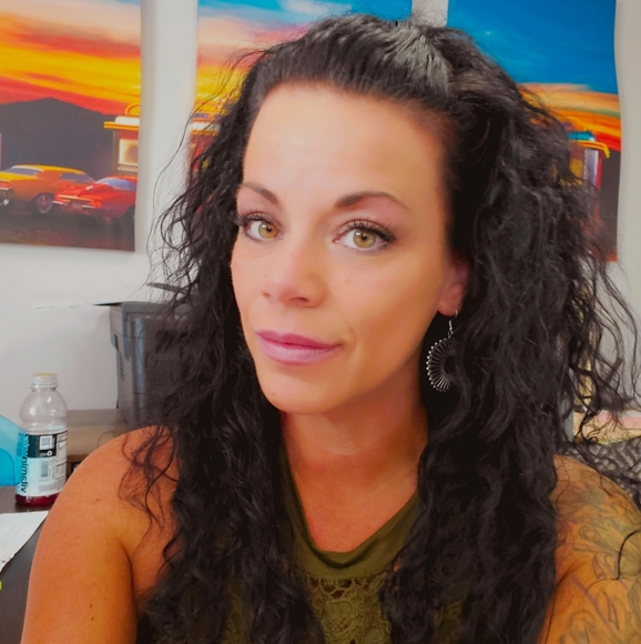 Meet your Posher, Angela - Picture 2 of 3